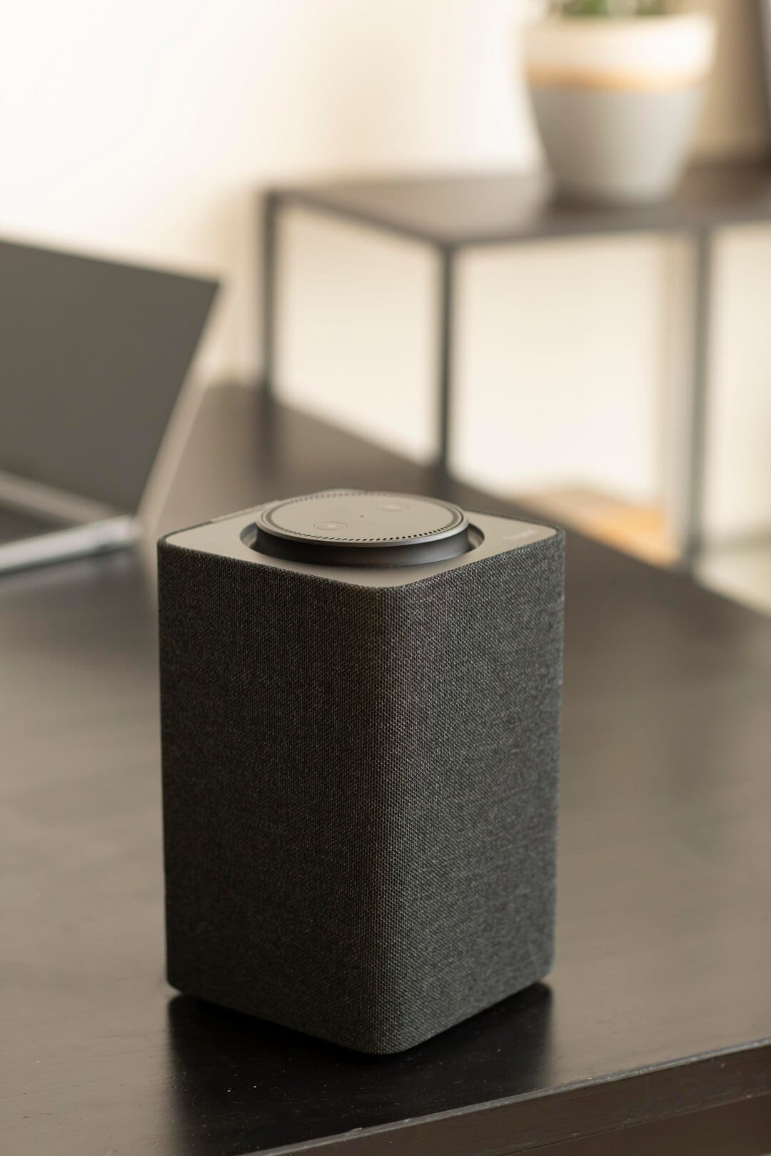 Composition Smart Speaker Table_23